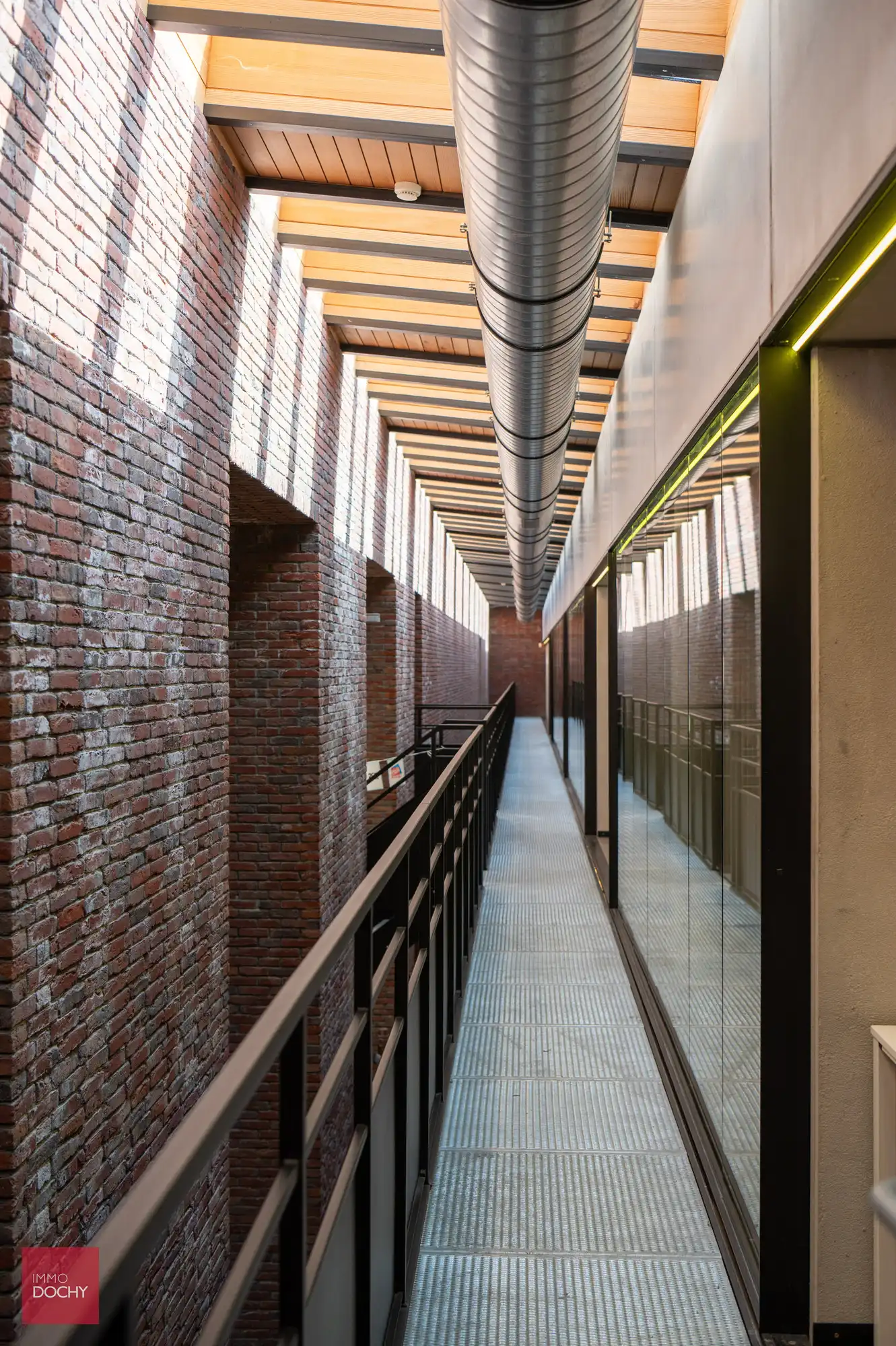 Volledig ingericht ruim kantoorgebouw foto 10