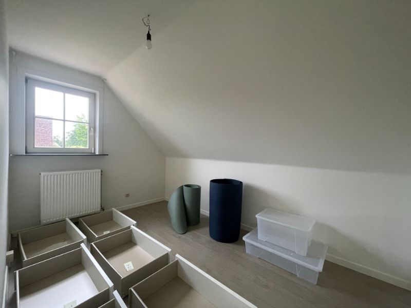 Rustig gelegen open bebouwing met ruime tuin en 3 slaapkamers foto 16