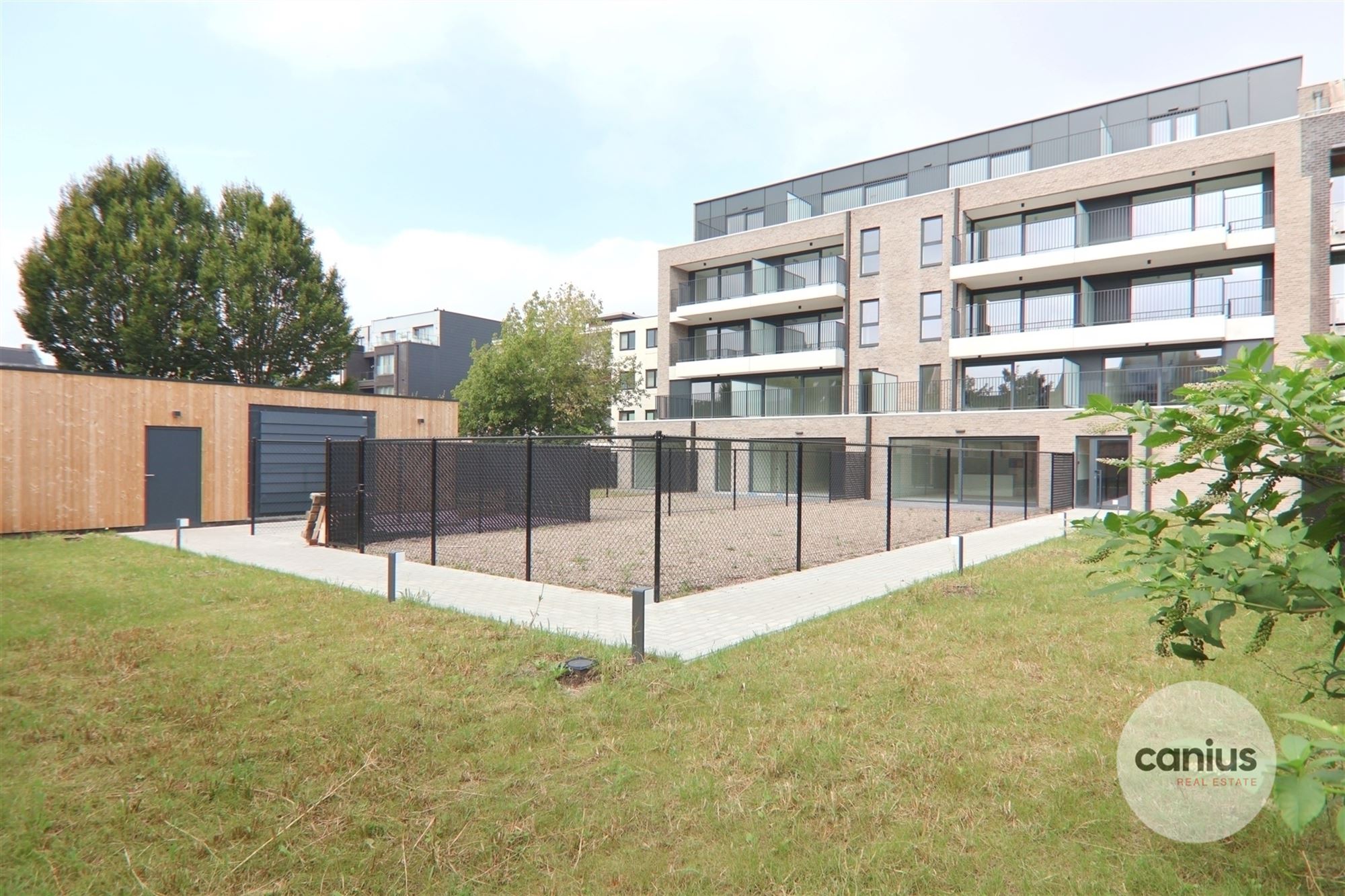 GESCHILDERD NIEUWBOUWAPP. IN HARTJE HASSELT MET 3 SLKS + TERRAS, TUIN & PARKING foto 13