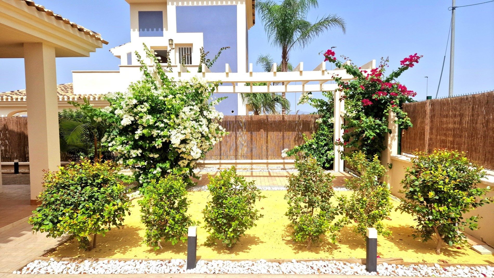 Ruime vrijstaande villa's verdeeld over twee verdiepingen in Lorca, Murcia foto 2