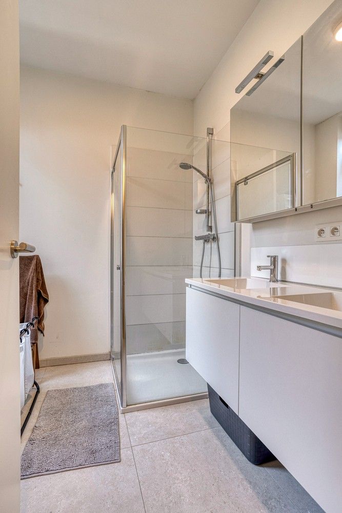 Vernieuwd 1-slaapkamerappartement aan het Sint-Pietersstation foto 16