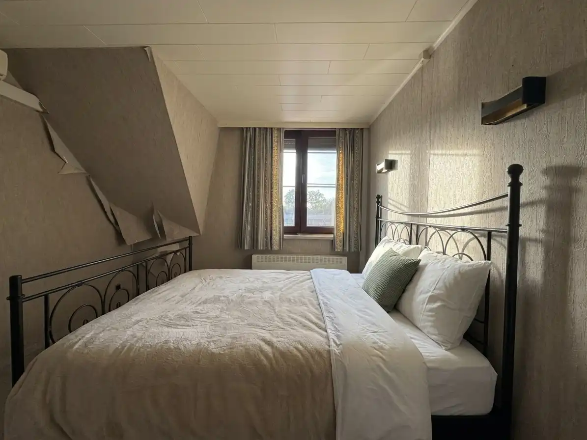 Unieke opportuniteit in Melsele: Karaktervolle woning met ruim magazijn/atelier (286 m²) op een perceel van 859 m² foto 7