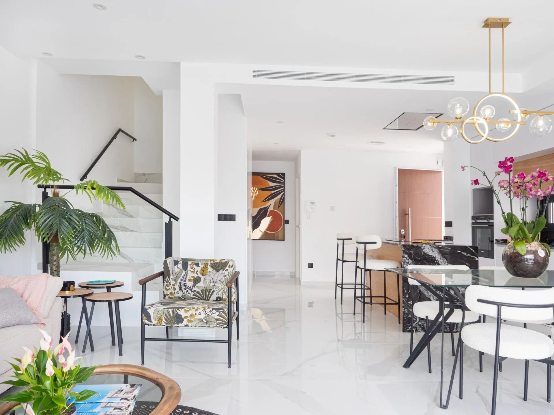 Ultiem genieten: ruime vakantiewoningen dichtbij centrum en strand foto 4