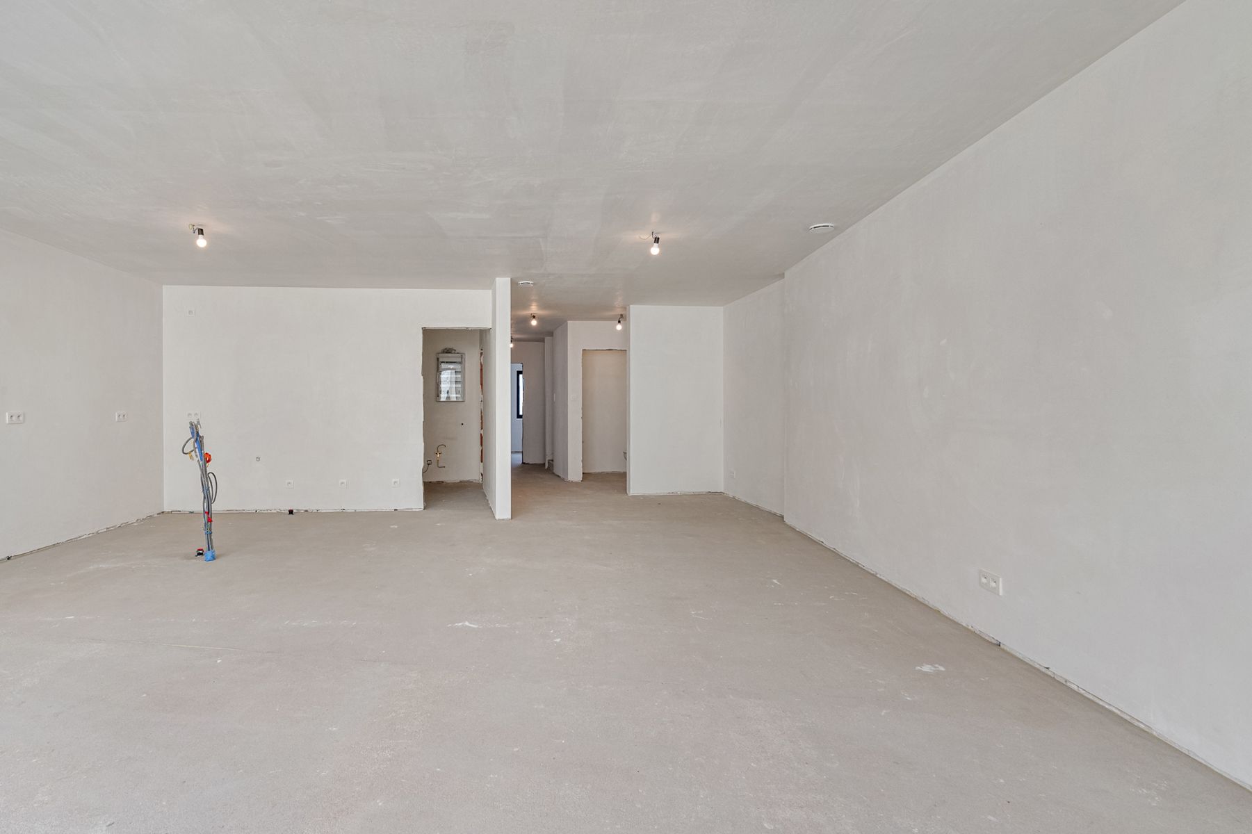 Unieke kans: Volledig nieuw opgebouwde woning te koop foto 4