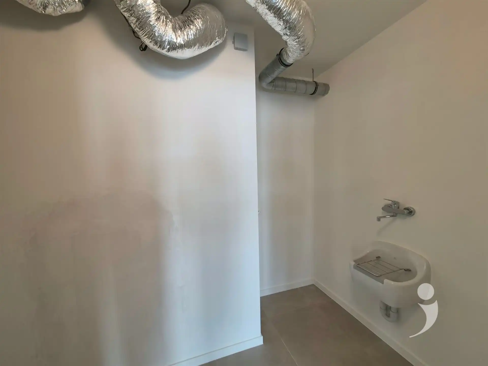 Nieuwbouw appartement met dubbele staanplaats voor de wagen foto 12