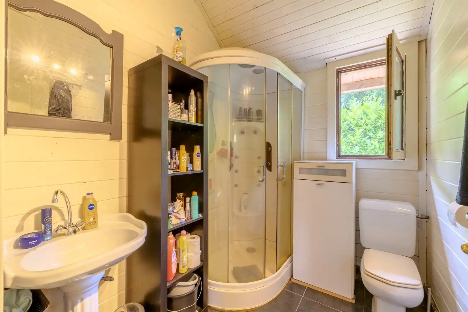 Instapklare bungalow  (vakantiewoning) op een prachtig perceel in het groen te Herselt! foto 10