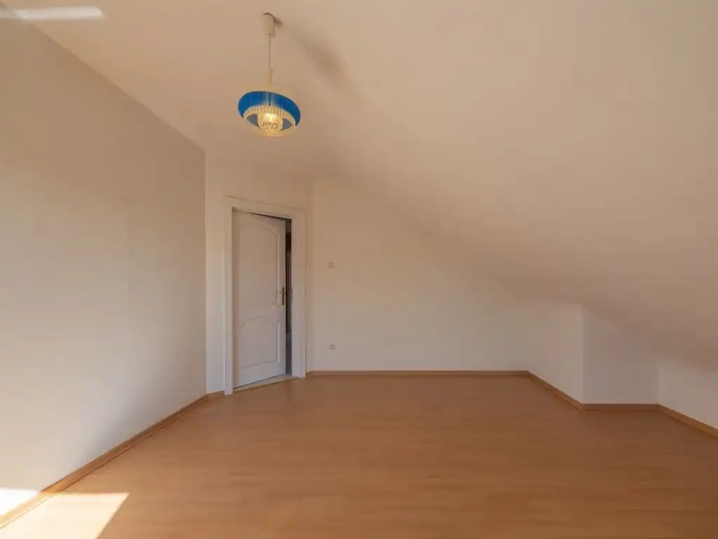 Verrassend ruime vrijstaande woning met inpandige garage foto 43