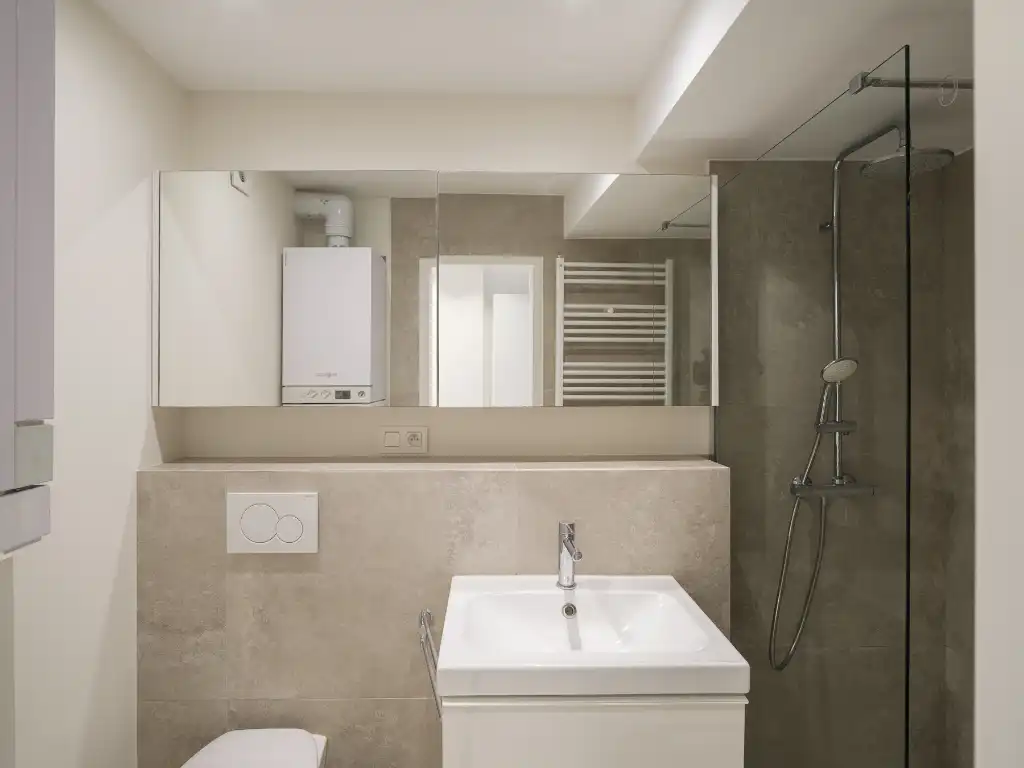 Lichtrijk gerenoveerd éénslaapkamerappartement met terras en zicht op het water foto 13