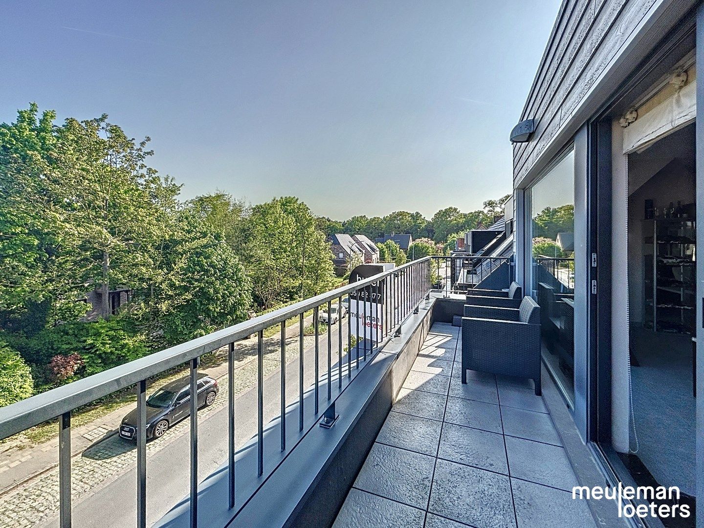 Zeer ruim appartement met terras foto 2