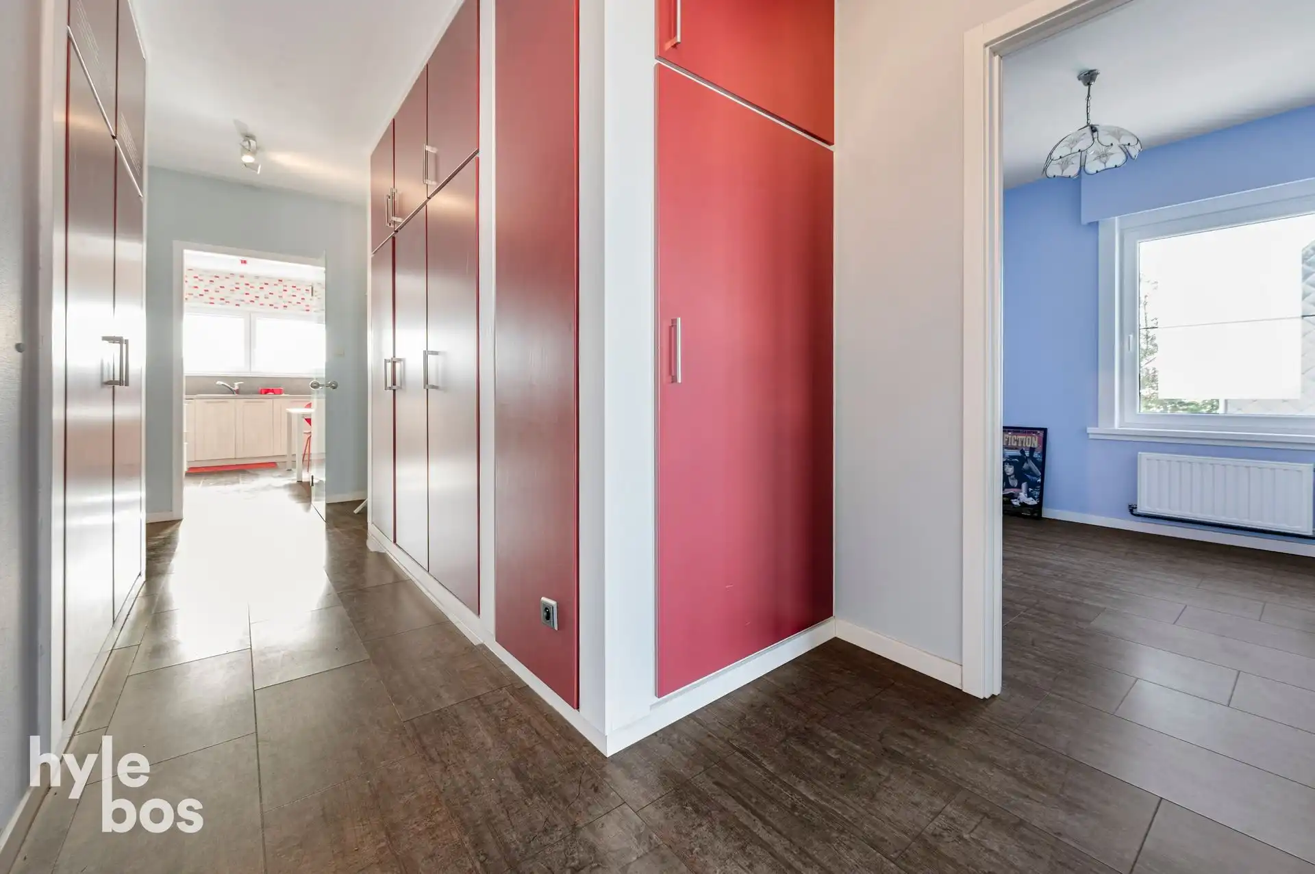 Ruim lichtrijk hoekappartement met garage foto 17
