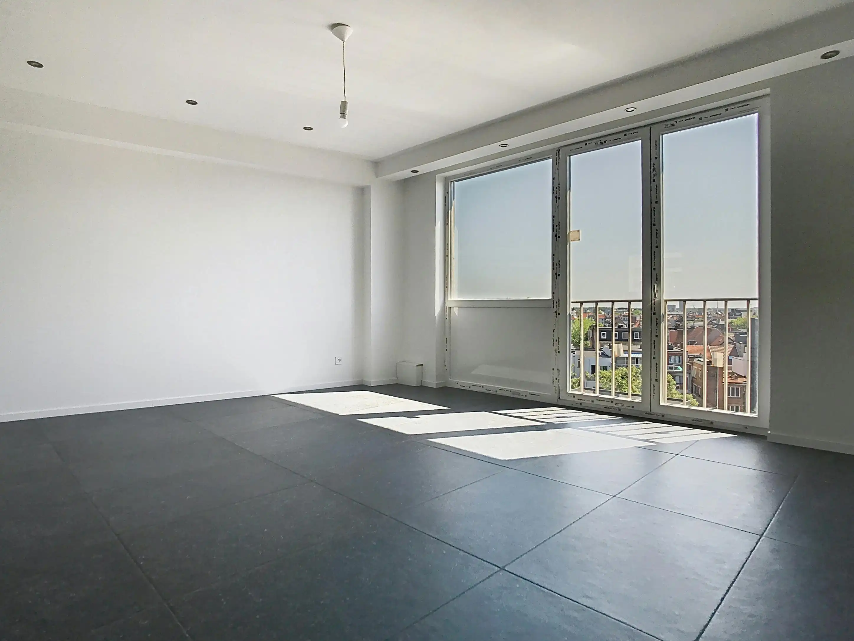 Gerenoveerd één slaapkamer appartement te koop in Antwerpen foto 2