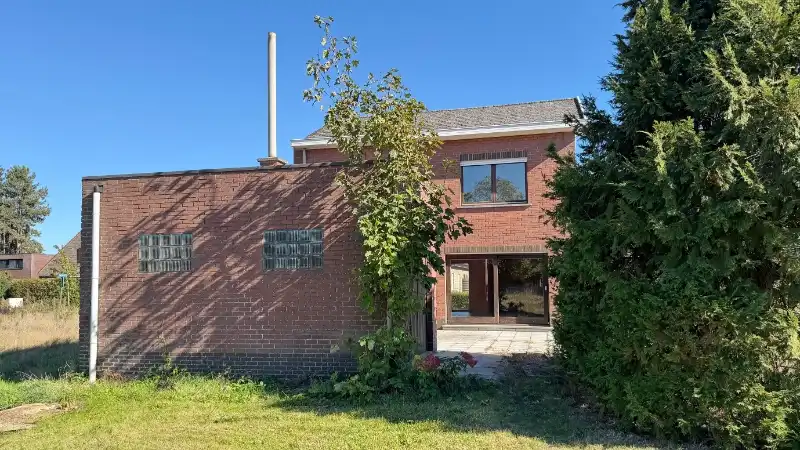 Woning van ±185m² op 4 are 60 ca in half-open-bebouwing foto 17