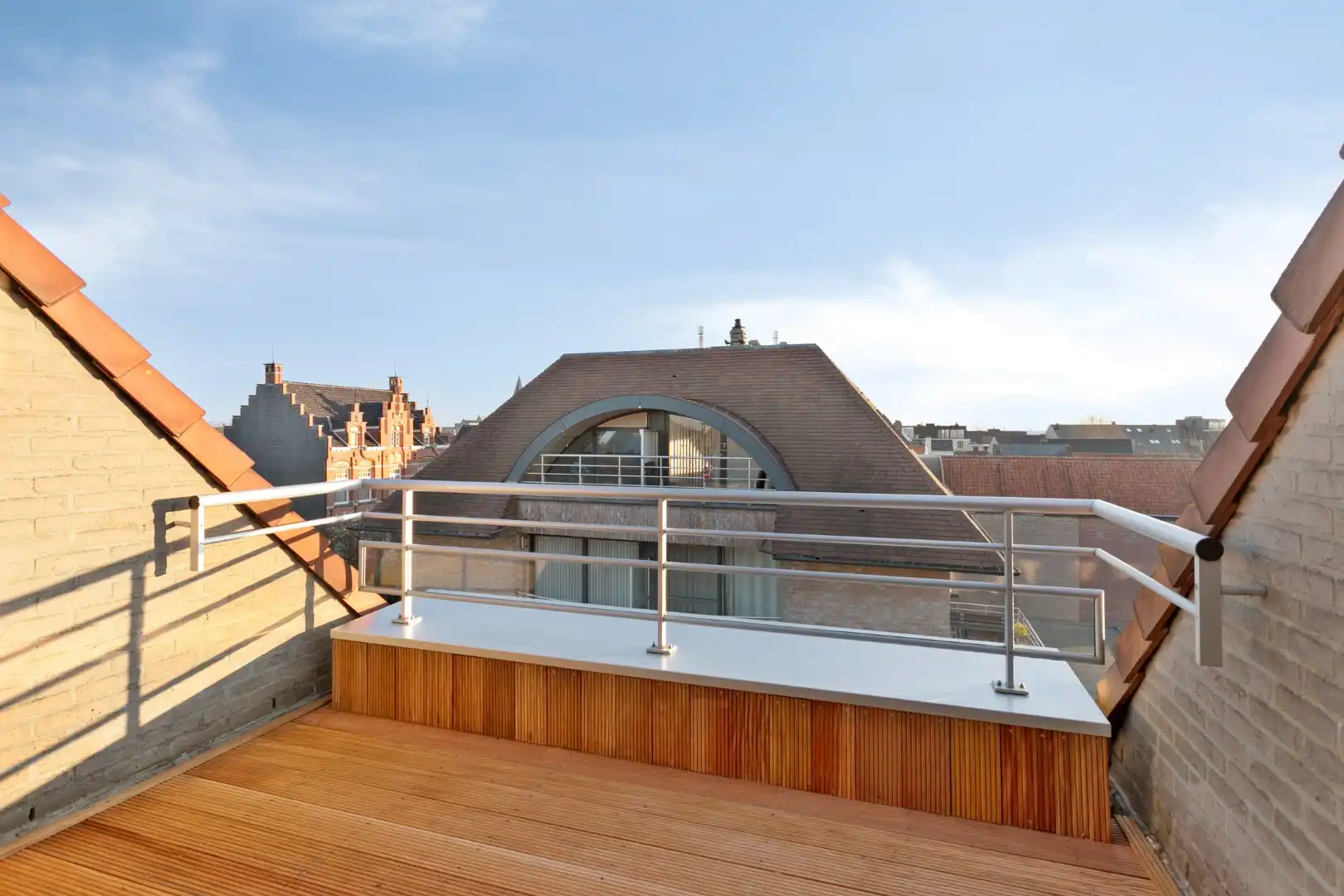 Centraal gelegen appartement met mooi zicht foto 3