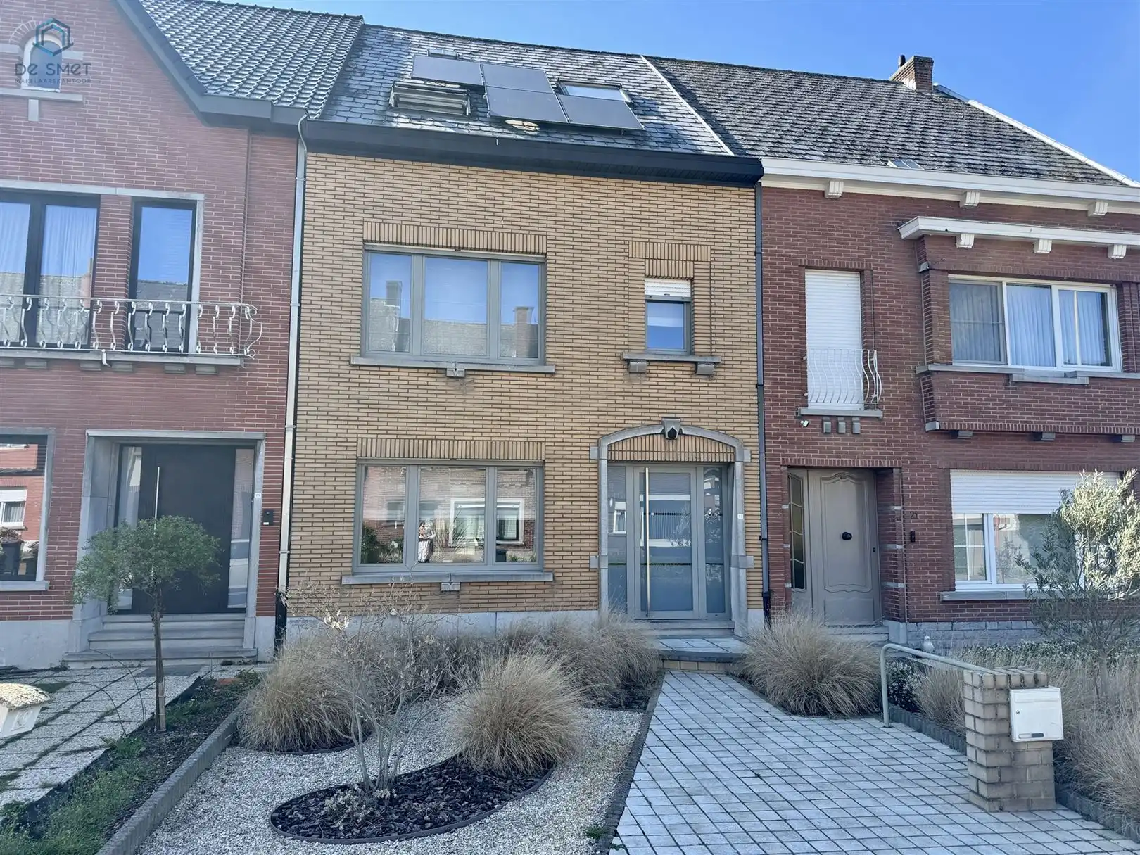 Verrassend ruime instapklare woning met 5 slaapkamers, garage en zonnepanelen! foto 2