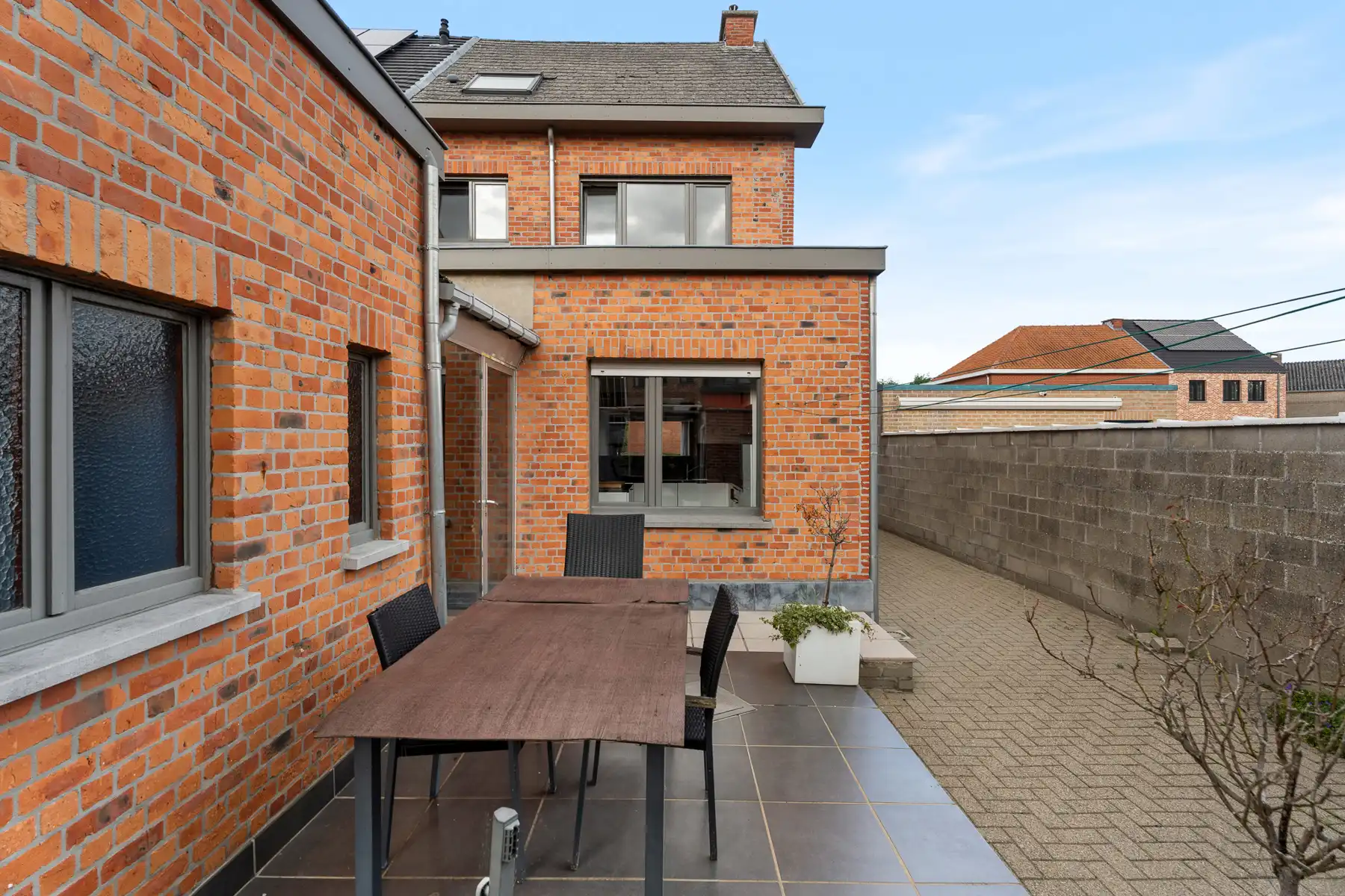 Lichtrijke woning met ruime indeling en sterk potentieel foto 22