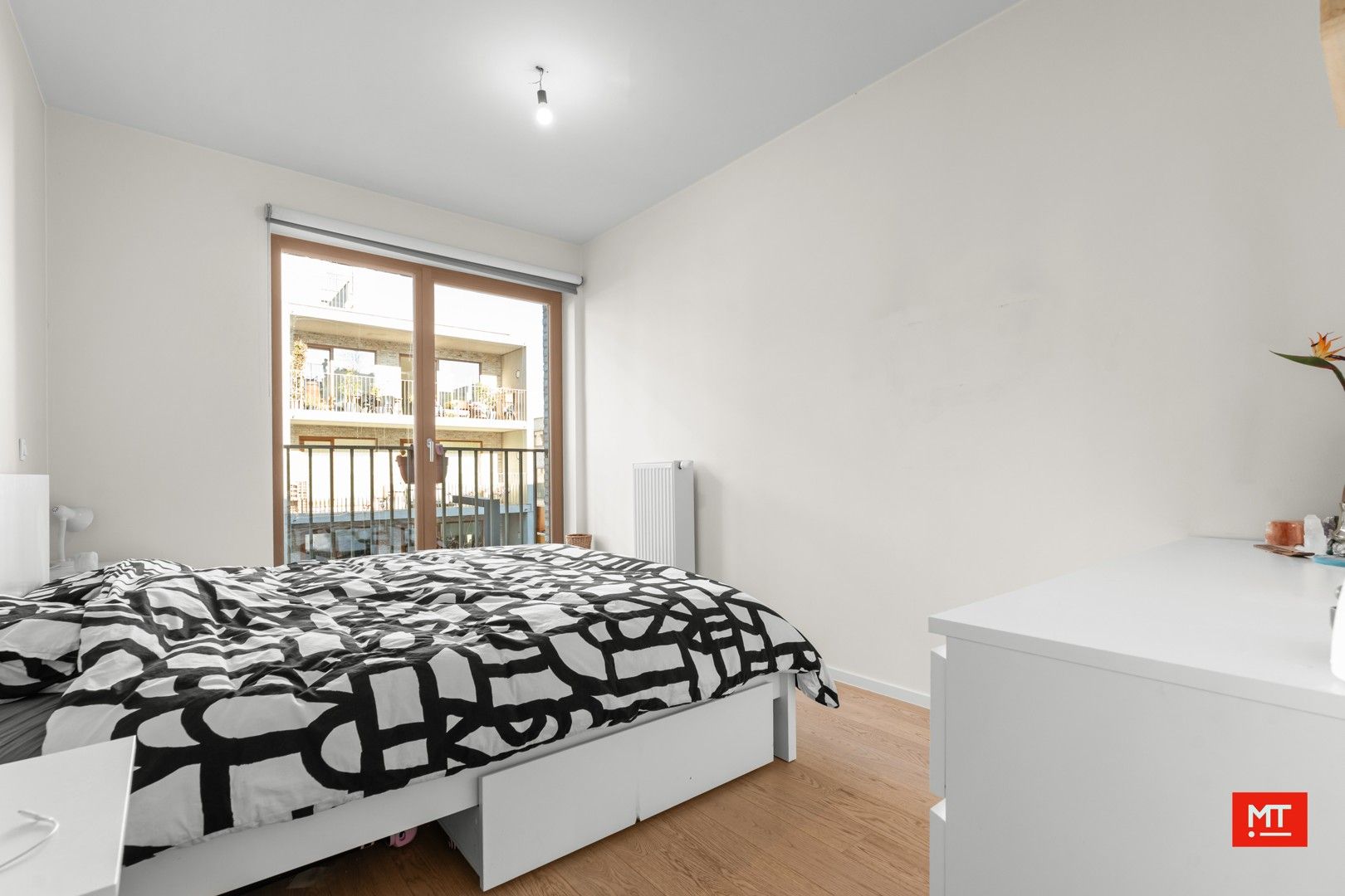 Recent appartement met 2 slaapkamers en ondergrondse parkeerplaats te koop in hartje Ieper foto 12