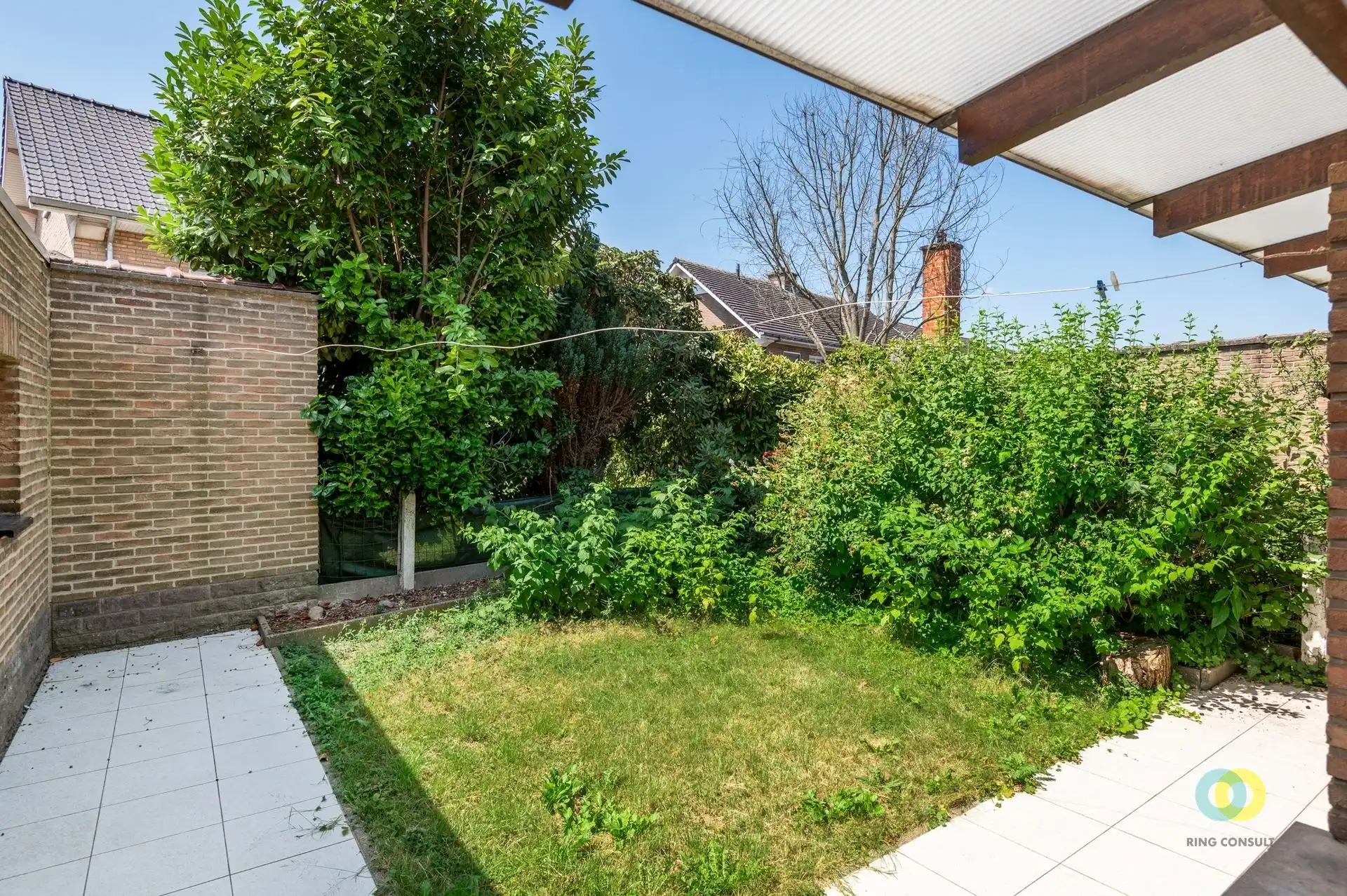 Verzorgde halfopen bebouwing met garage foto 10
