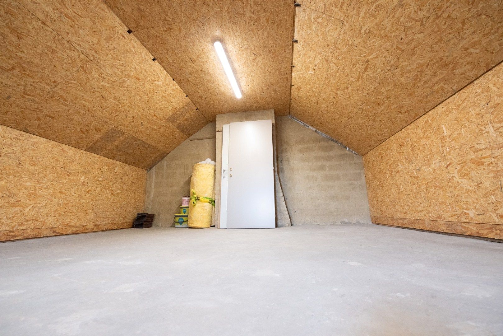 Knap gerenoveerde halfopen bebouwing met 3 slpks, garage & carport! foto 22