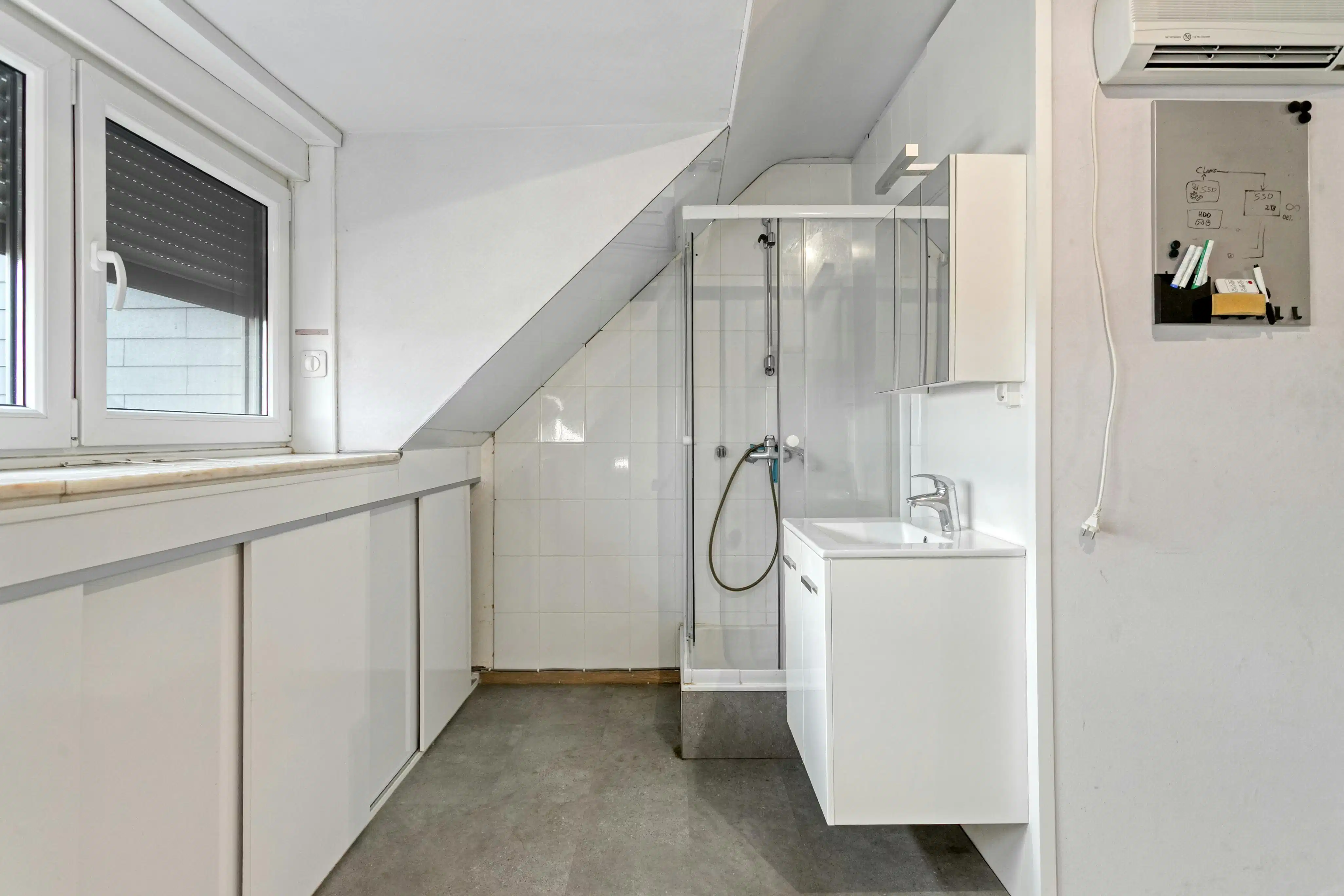 Ruime woning met 5 slaapkamers en leuke tuin in Roeselare! foto 11