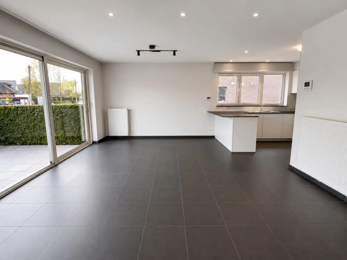Energiezuinig appartement met twee slaapkamers en ruim terras te huur in Evergem foto 2