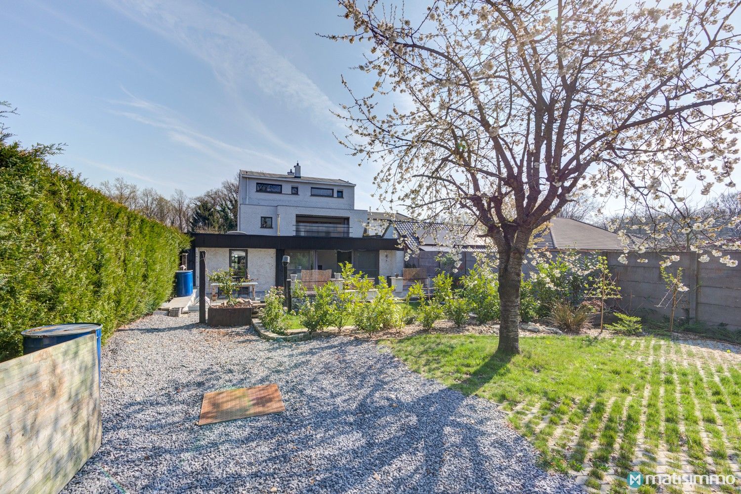 GERENOVEERD, INSTAPKLAAR GELIJKVLOERS APPARTEMENT MET 2 SLAAPKAMERS OP RUSTIGE LIGGING IN AS foto 28