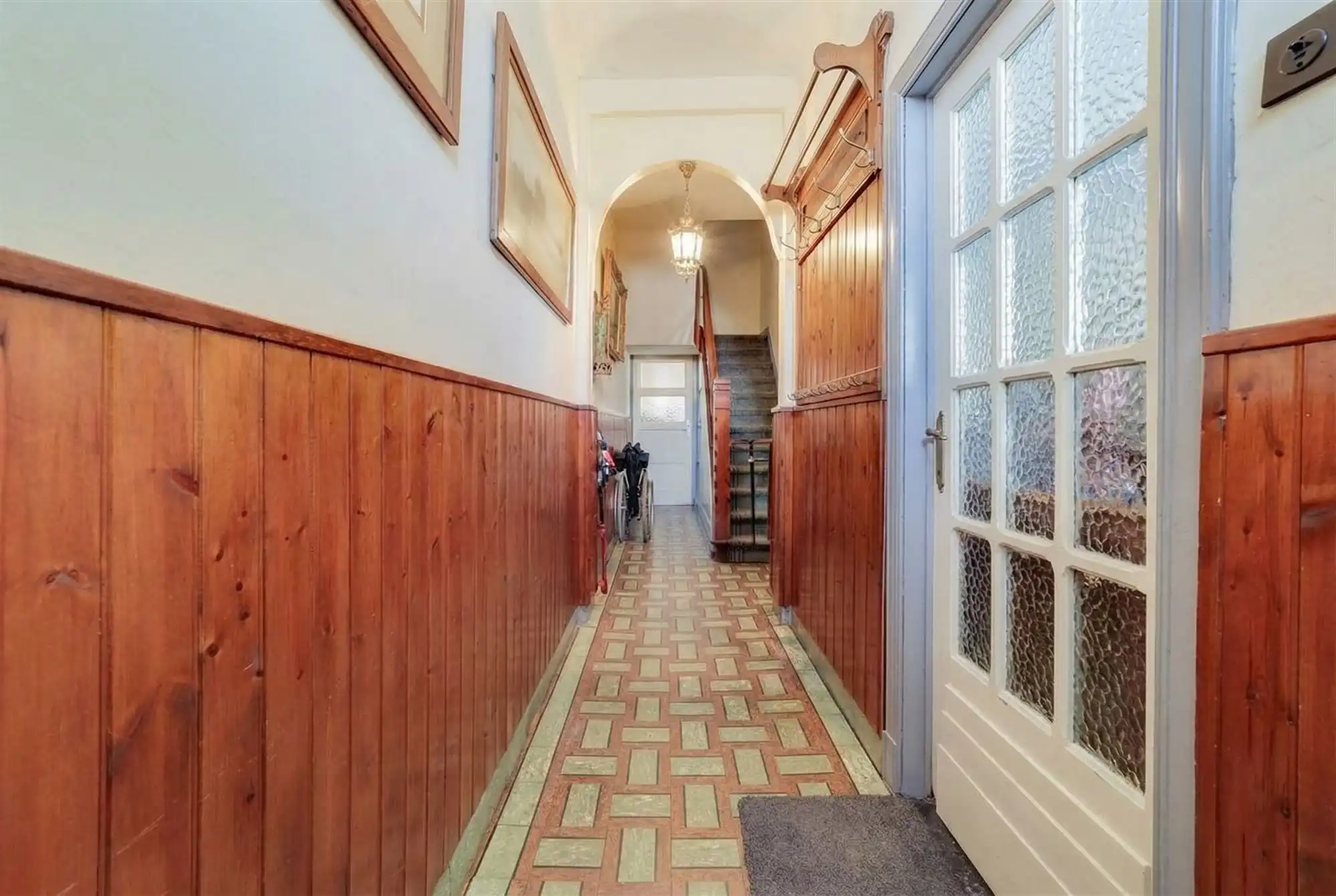 Te renoveren huis met drie slaapkamers en grote tuin foto 4