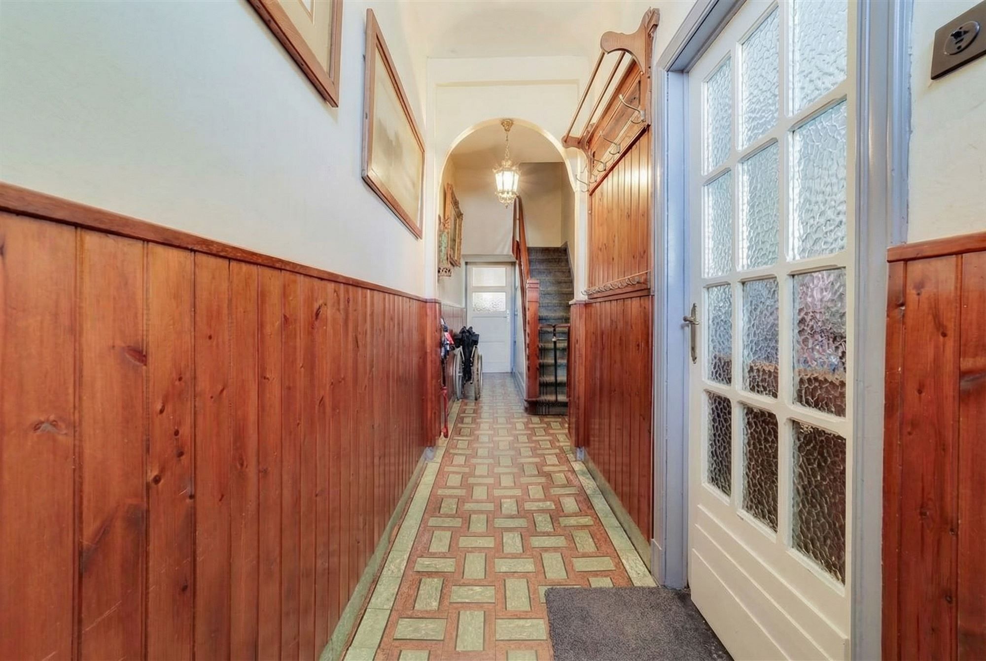 Te renoveren huis met drie slaapkamers en grote tuin foto 4