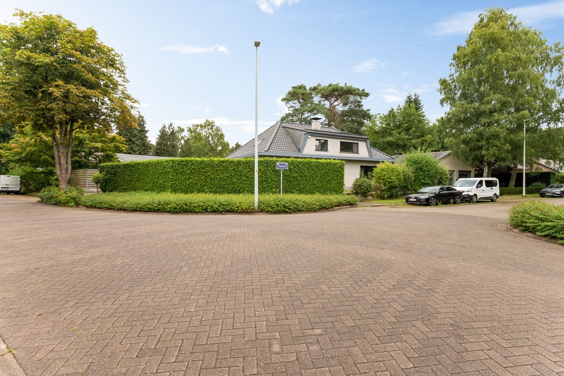 Ruime woning op uitstekende ligging foto {{pictureIndex}}