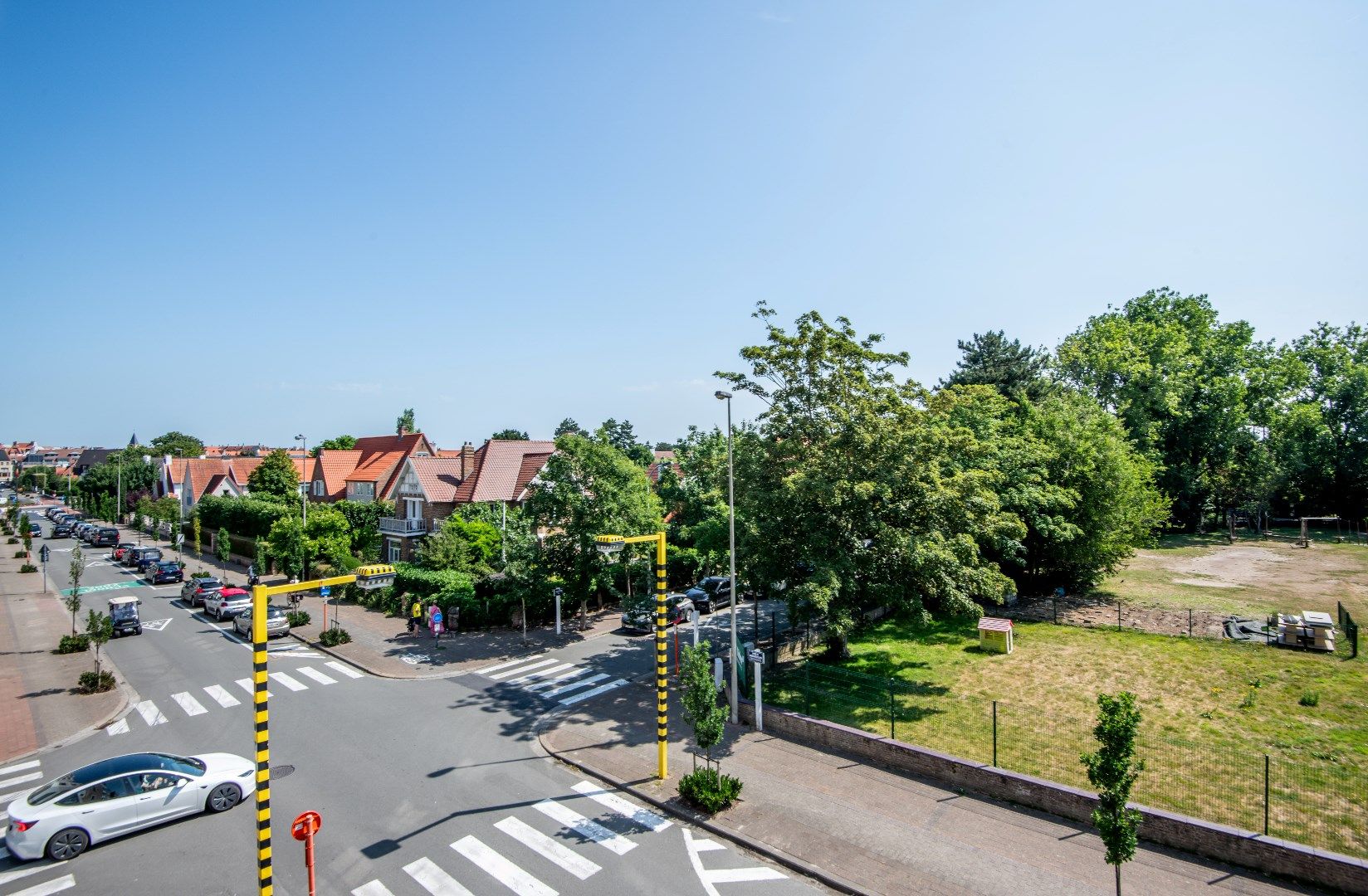 Aangenaam appartement met open groen zicht op de villa's van het Zoute, gelegen vlakbij de Lippenslaan. foto 2