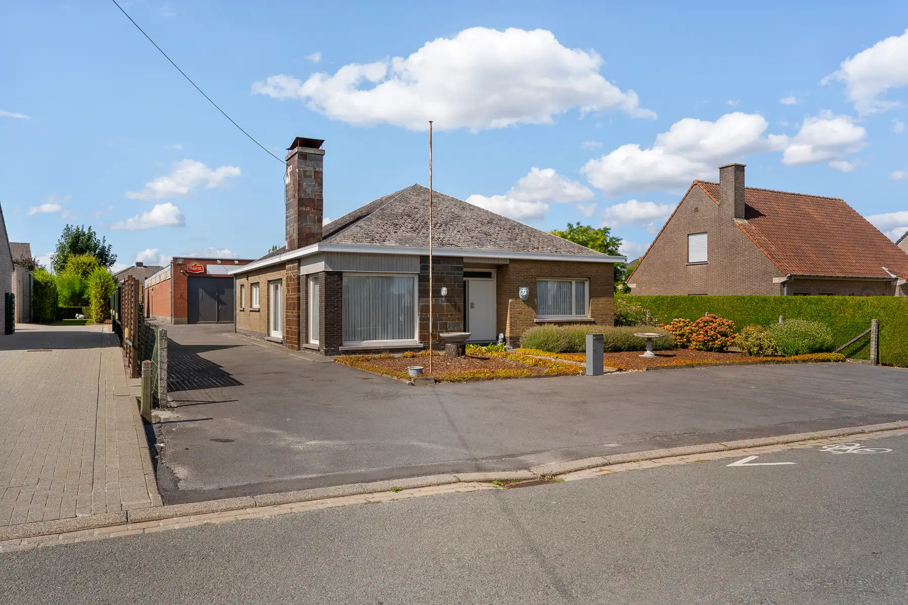 Woning met magazijn/atelier van 412 m² in Ingooigem foto 2