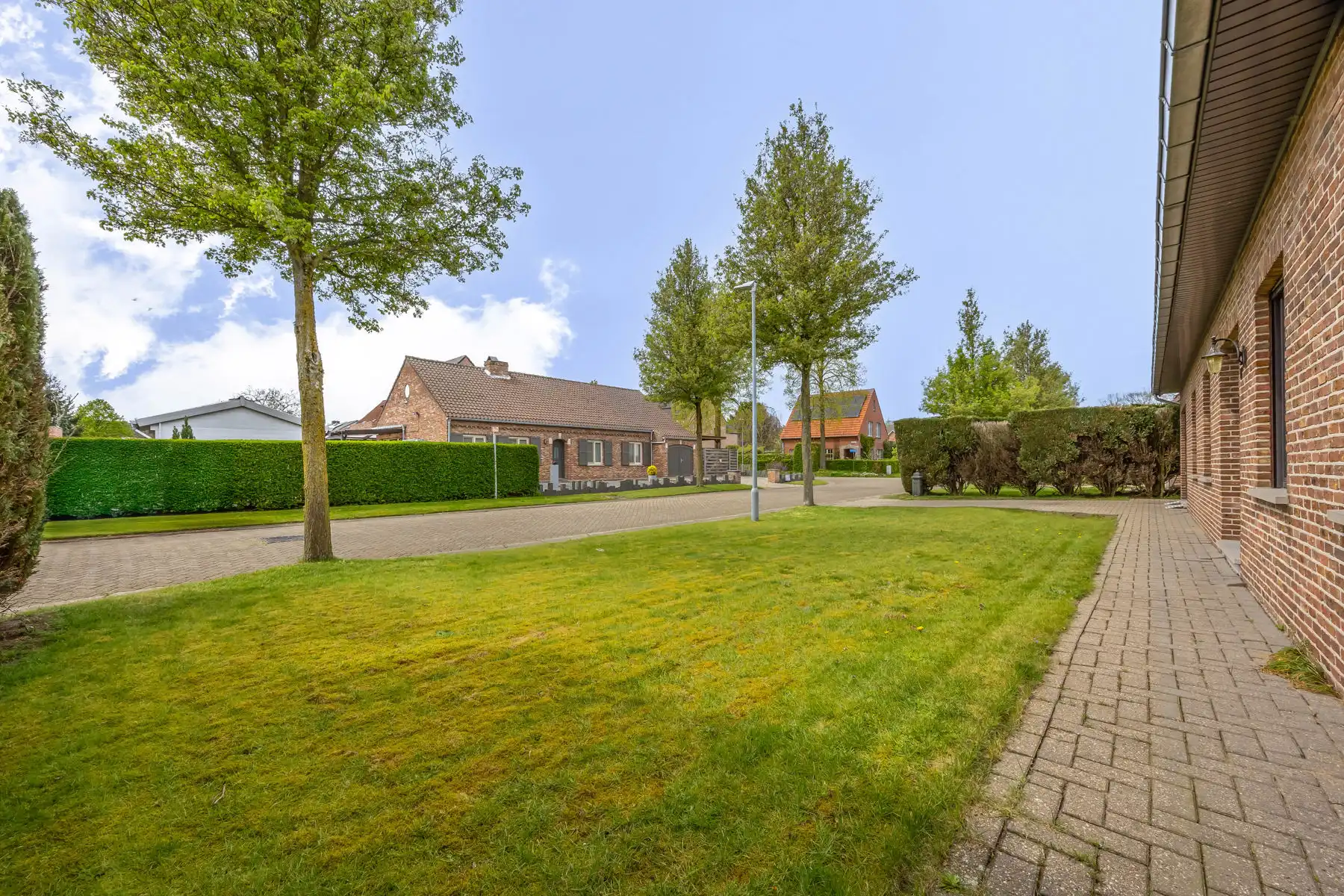 Vrijstaande woning met veel potentieel foto 2