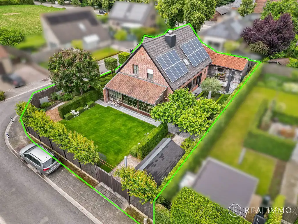 Stijlvolle en tot in de puntjes verzorgde alleenstaande woning met 4 slaapkamers. foto 3
