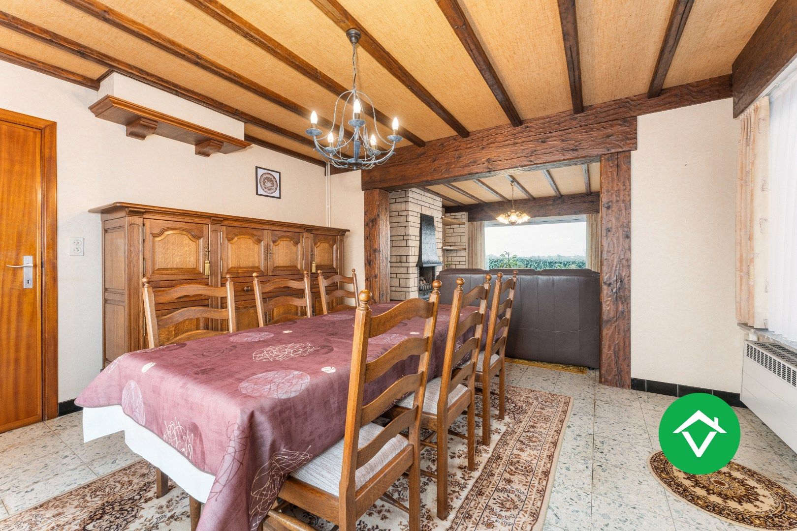 Op te frissen gezinswoning met twee garages en landelijk zicht te Eernegem foto 5