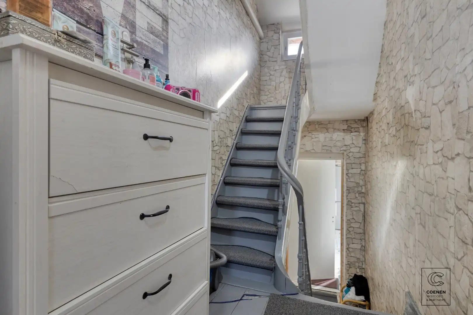 Ruime handelswoning, momenteel ingericht als handelsruimte en 2 appartementen op goede ligging te Antwerpen! foto 15