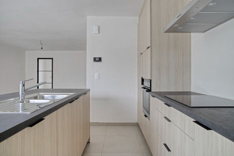 Prachtige, verrassend ruime nieuwbouwwoning met 3 slaapkamers én inpandige garage te koop in Dentergem! foto 8