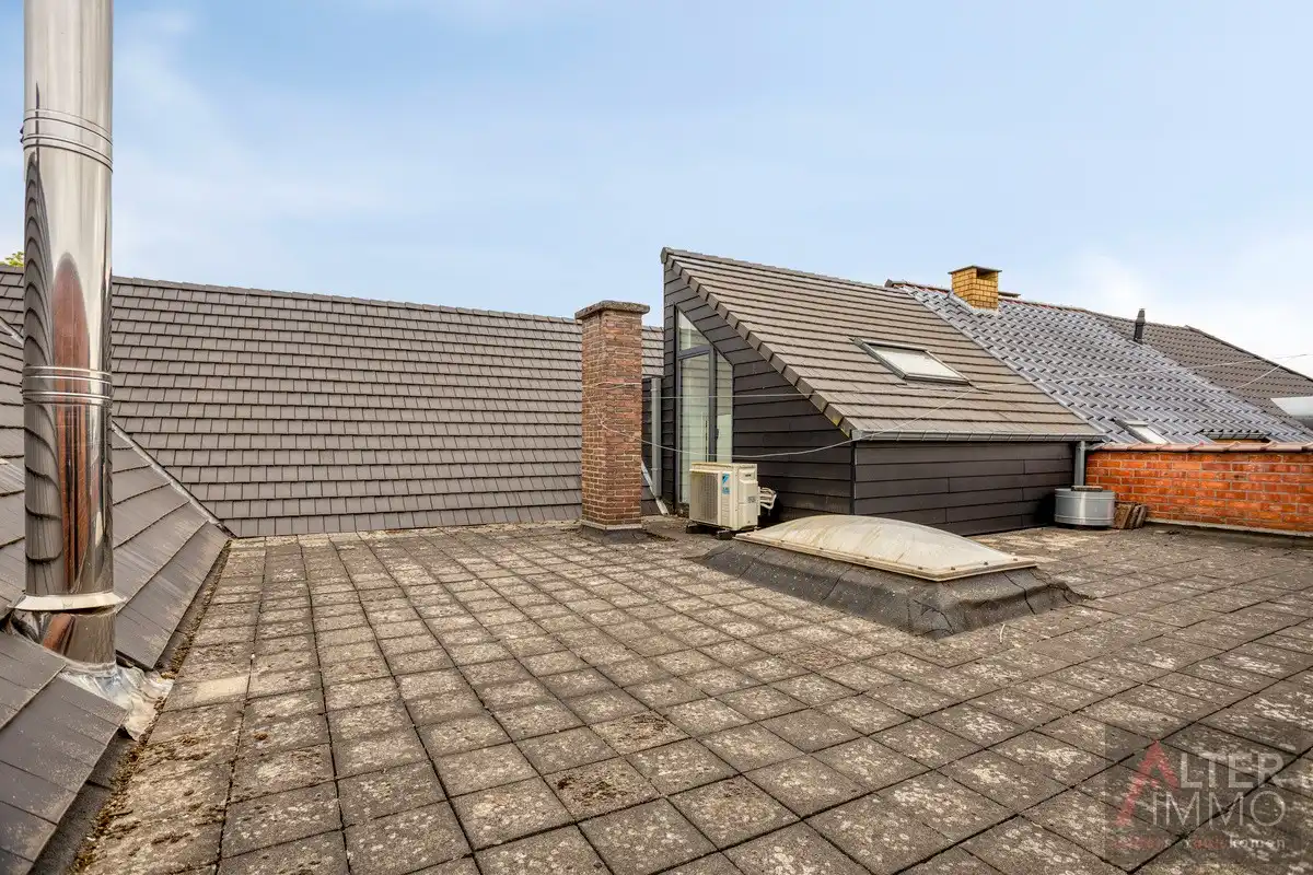 Zéér ruim, te renoveren appartement met 3 slaapkamers! foto 18