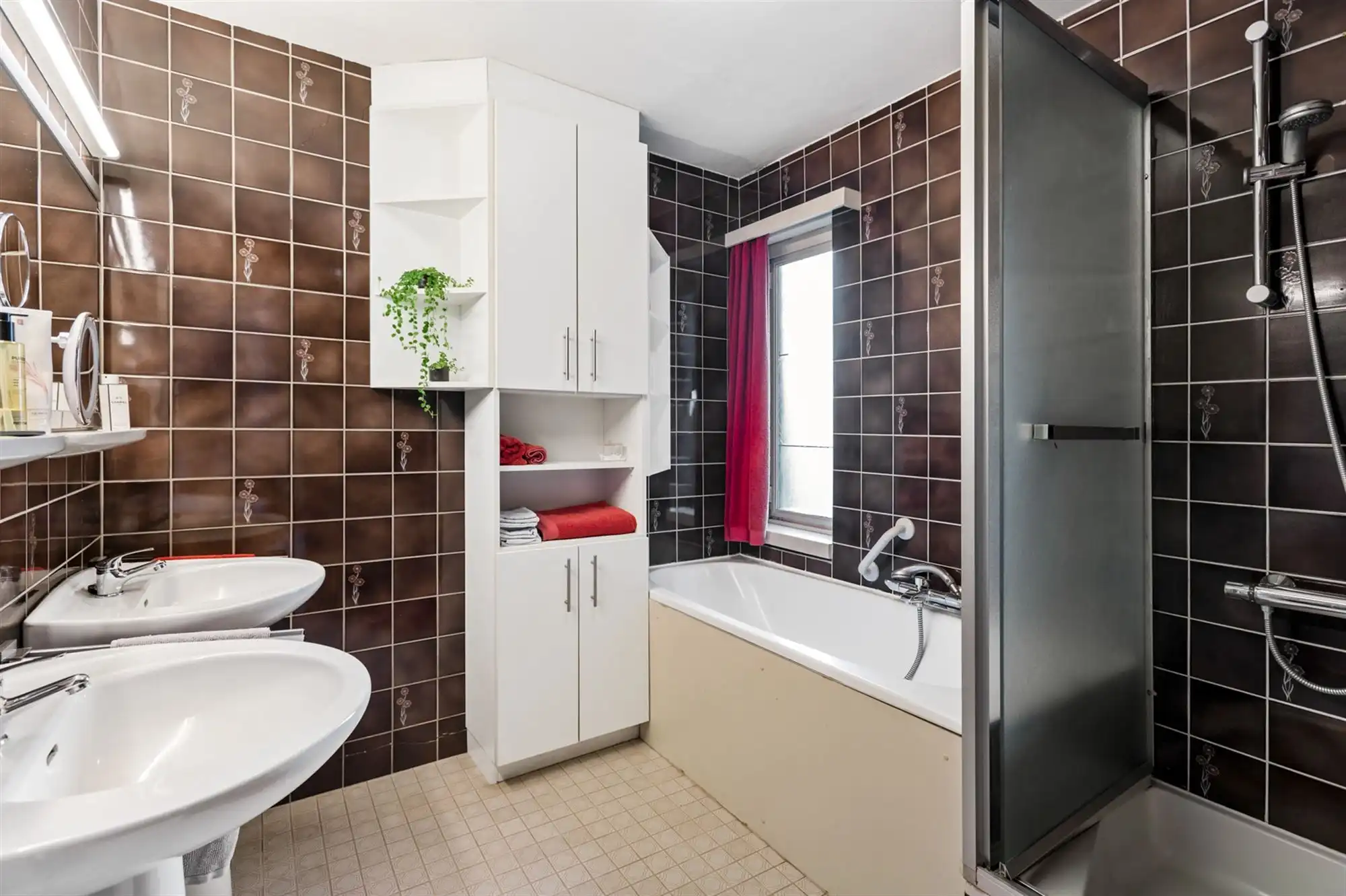 Bel-etage woning met 3 slaapkamers en tuinpoort aan straatkant. foto 16