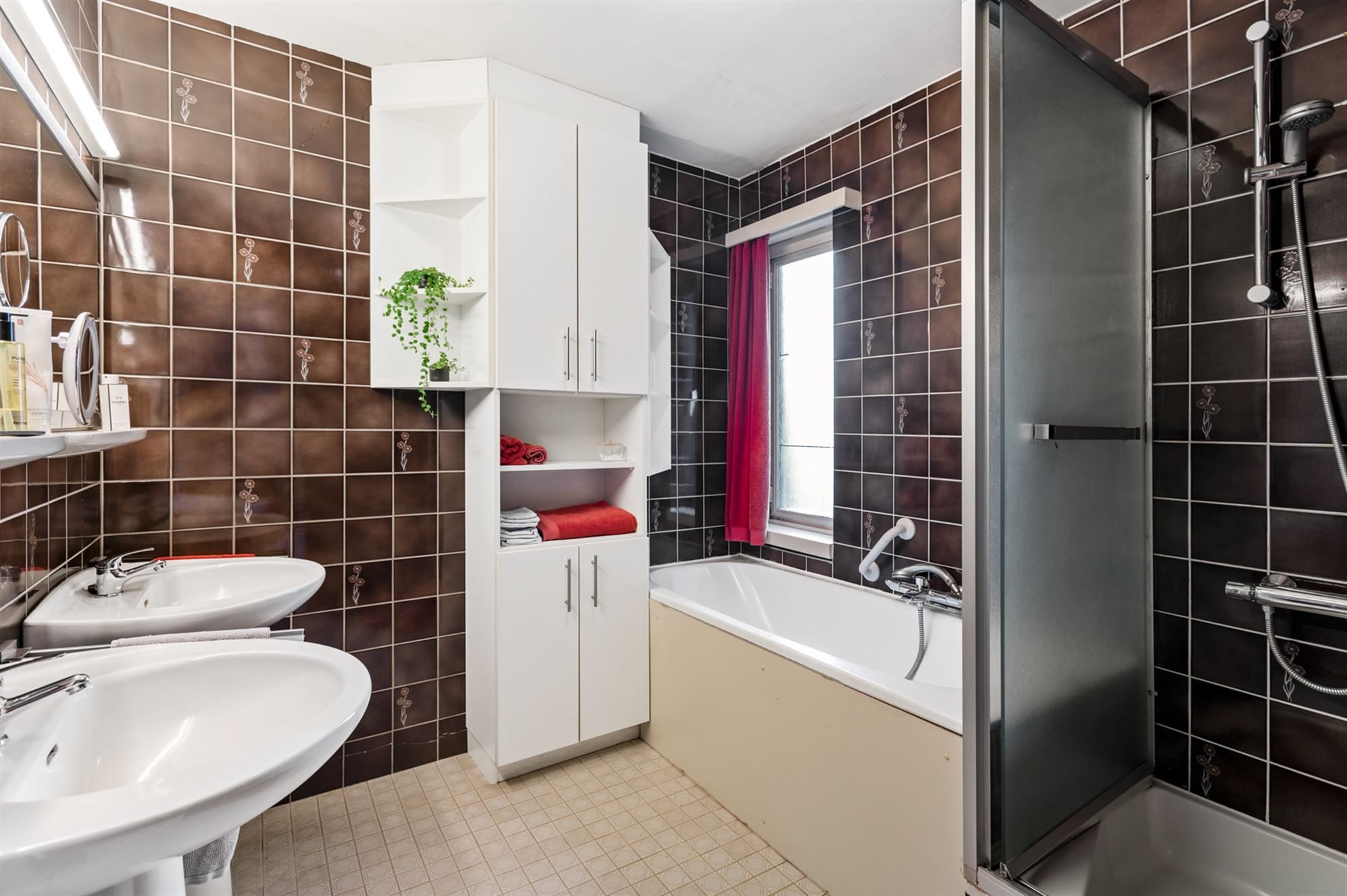 Bel-etage woning met 3 slaapkamers en tuinpoort aan straatkant. foto 16