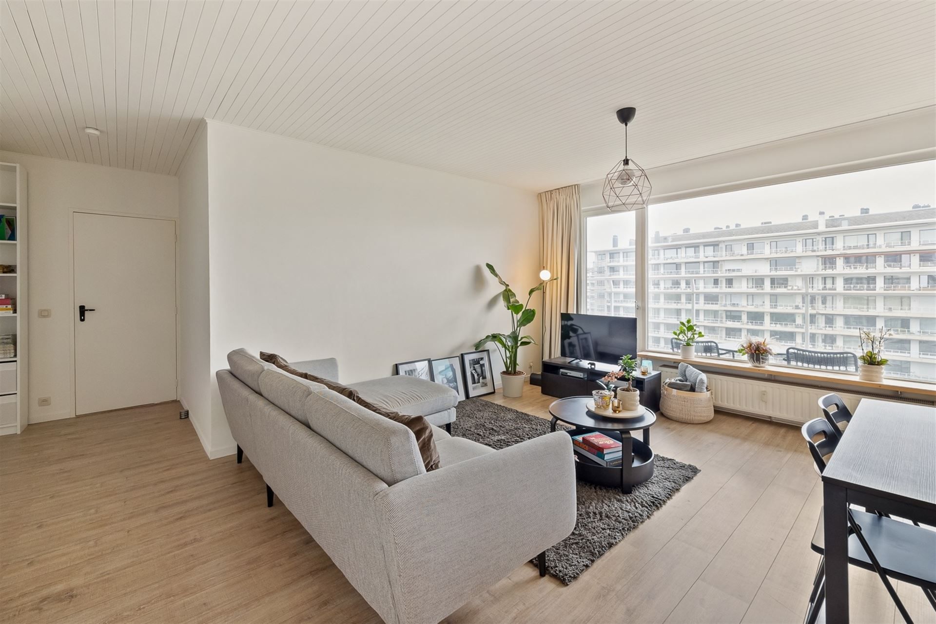 Lichtrijk Appartement met Panoramisch Uitzicht op Antwerpen foto 3