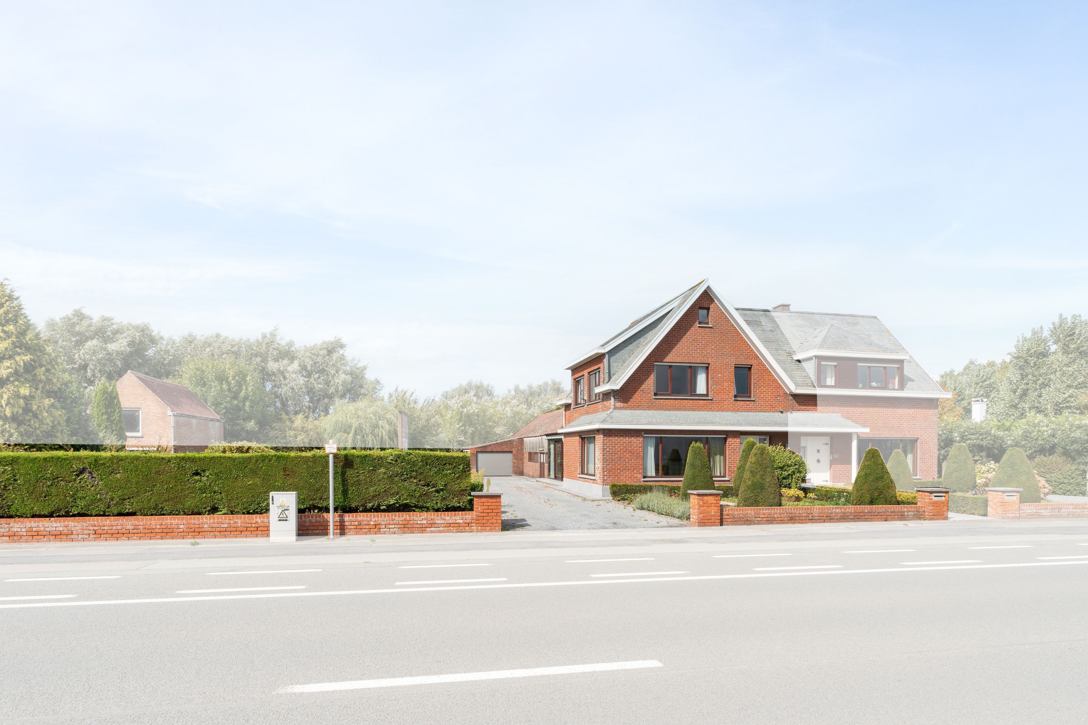 Ruime GEZINSWONING met aangename tuin + GARAGE + LOODS grenzend aan park, vlakbij zee!* foto {{pictureIndex}}