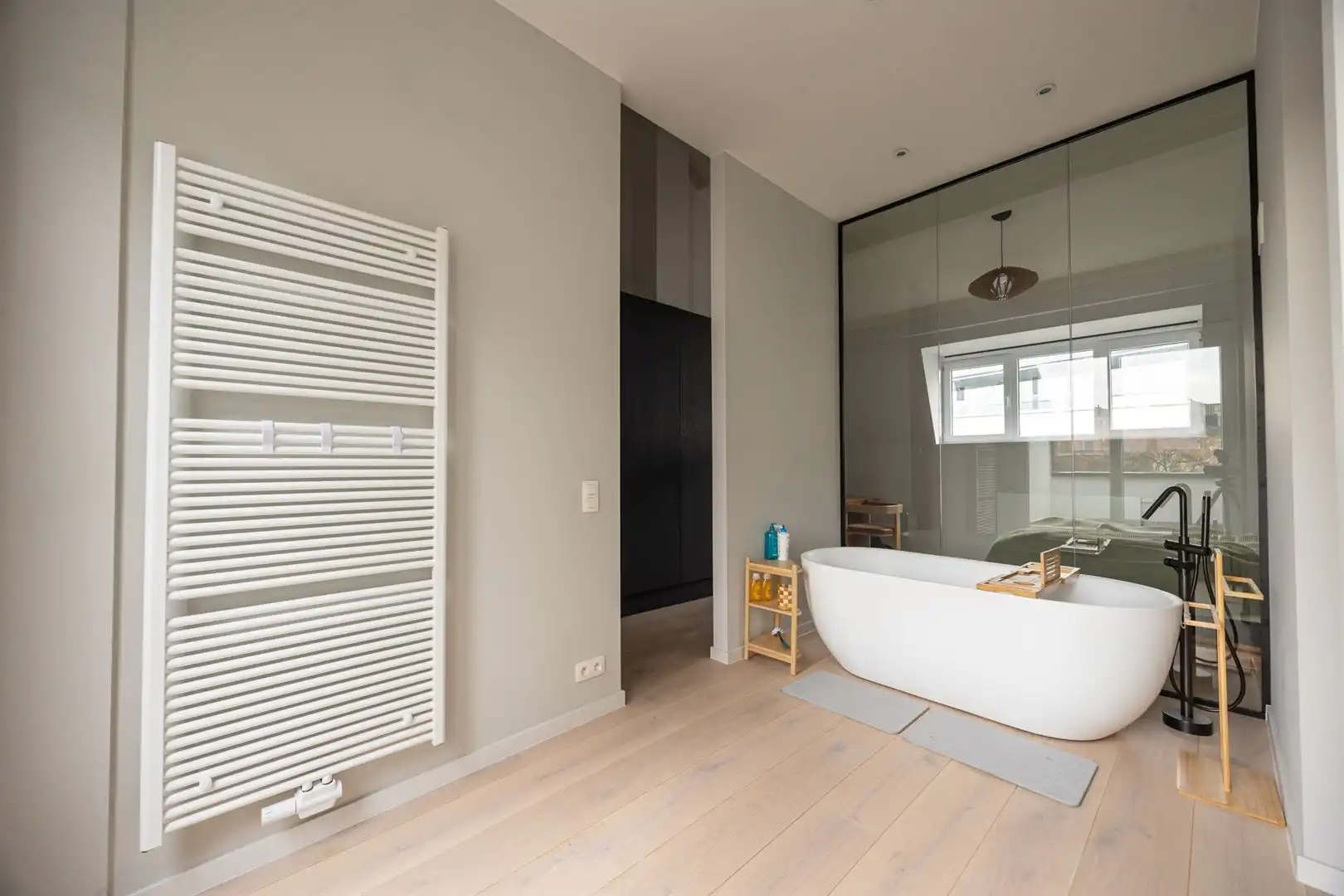 Woning met 2 gerenoveerde appartementen foto 20