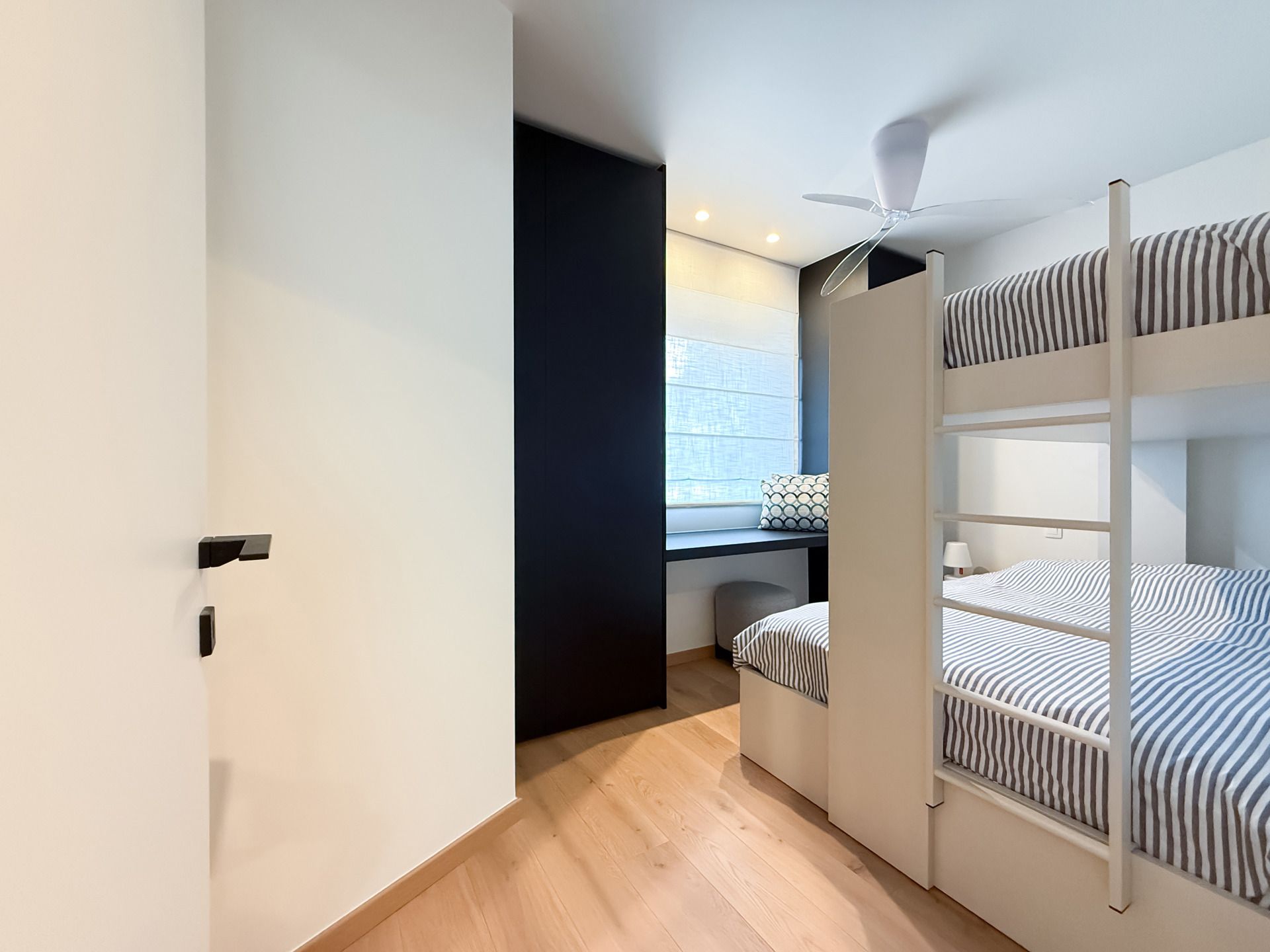 Modern appartement met zeezicht in Knokke-Duinbergen foto 17