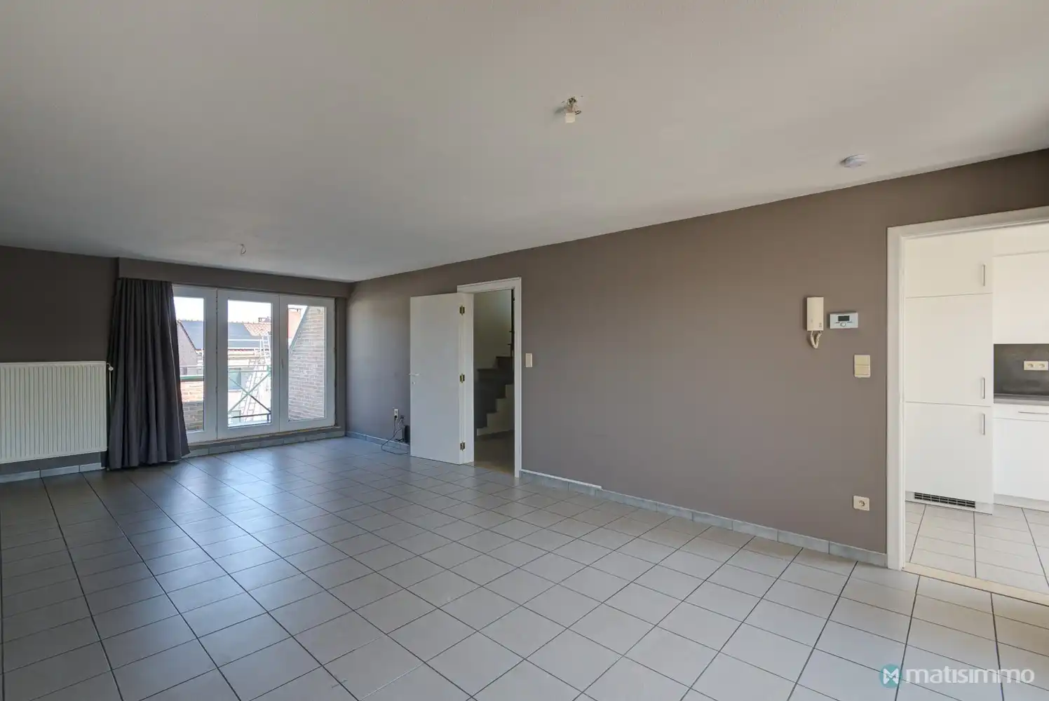 INSTAPKLAAR DUPLEX-APPARTEMENT MET 2 SLAAPKAMERS EN GARAGE NABIJ HET CENTRUM VAN BILZEN foto 4