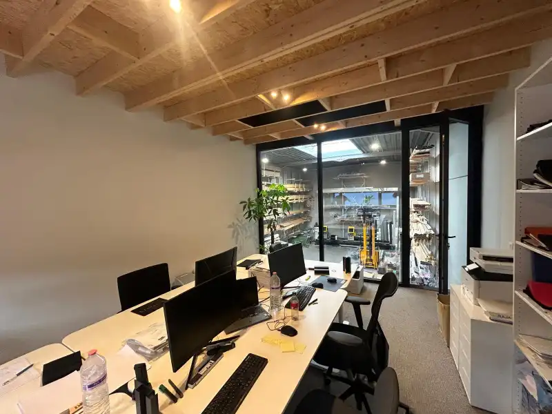 KMO-unit van 253 m² met kantoor en parking – topligging!! foto 11