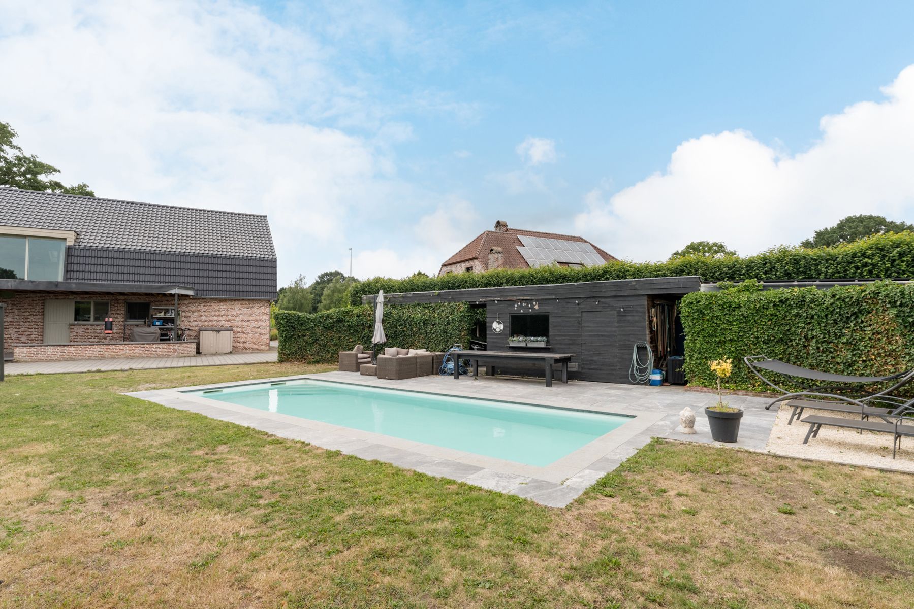 Ruime gerenoveerde woning met zwembad  foto 34