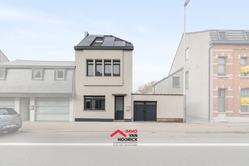 Instapklare woning - 6 zonnepanelen. foto {{pictureIndex}}