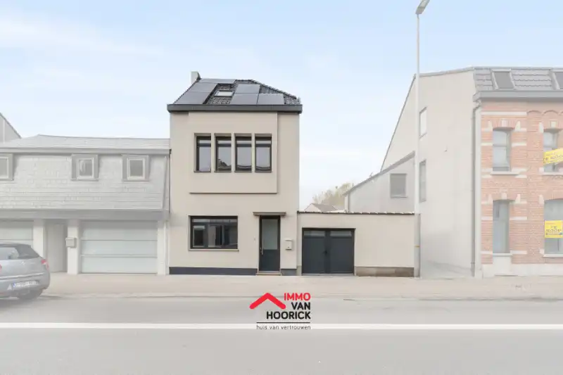 Instapklare woning - 6 zonnepanelen. foto {{pictureIndex}}