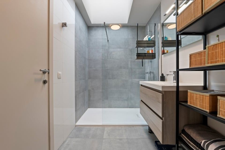 RECENTE ENERGIEZUINIGE WONING MET 3 SLAAPKAMERS, GARAGE EN ZONNIGE TUIN foto 28