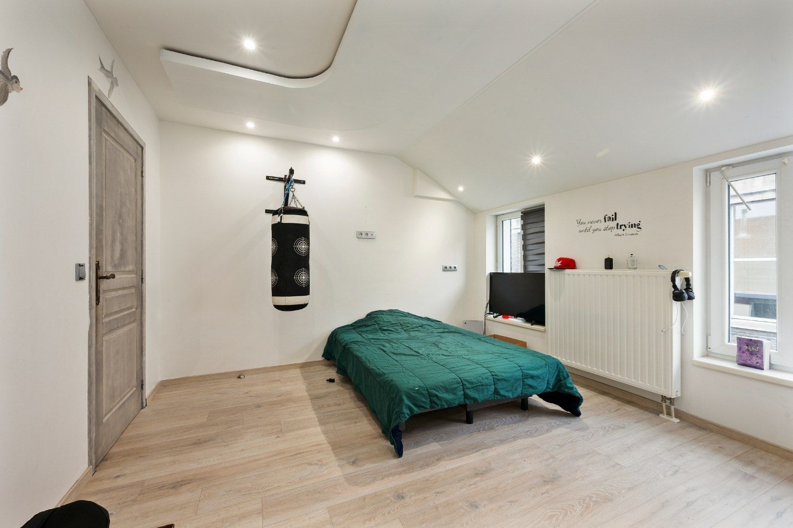 Gerenoveerde, energiezuinige woning met 4 slaapkamers, 2 badkamers en stadstuin in Menen foto 14