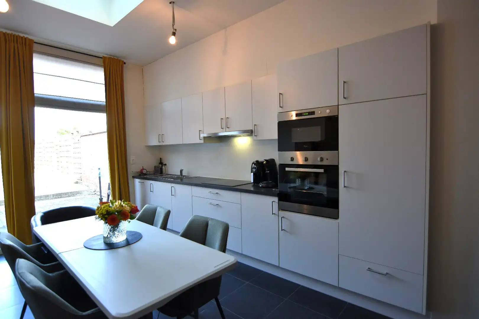 Gerenoveerde woning met tuin nabij centrum foto 6